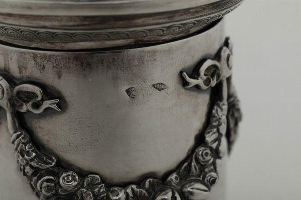 Lucerna. Roma, met del XIX secolo. Maestro argentiere Pietro Stefani (1843-1847)  - Asta Argenti da collezione | Antichi - Associazione Nazionale - Case d'Asta italiane