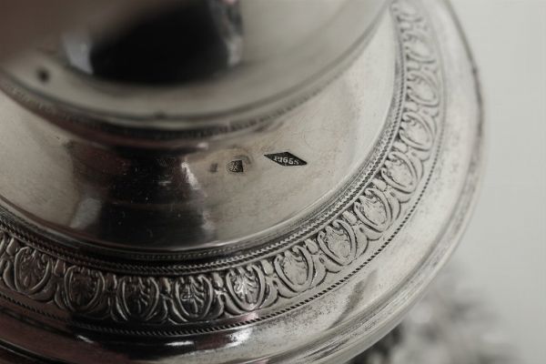 Lucerna. Roma, met del XIX secolo. Maestro argentiere Pietro Stefani (1843-1847)  - Asta Argenti da collezione | Antichi - Associazione Nazionale - Case d'Asta italiane