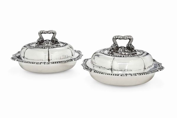 Importante coppia di legumiere. Londra, 1815. Argentiere Paul Storr (una presa del coperchio di epoca posteriore 1840-1850 ca.)  - Asta Argenti da collezione | Antichi - Associazione Nazionale - Case d'Asta italiane