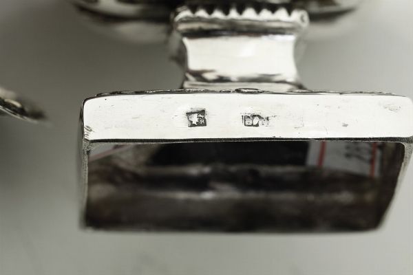 Coppia di saliere. Napoli, secondo quarto del XIX secolo. Assaggiatore Paulo de Blasio (dal 1832 al 1835). Marchio dell'argentiere P S (non identificato)  - Asta Argenti da collezione | Antichi - Associazione Nazionale - Case d'Asta italiane