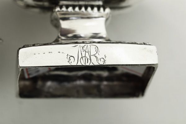 Coppia di saliere. Napoli, secondo quarto del XIX secolo. Assaggiatore Paulo de Blasio (dal 1832 al 1835). Marchio dell'argentiere P S (non identificato)  - Asta Argenti da collezione | Antichi - Associazione Nazionale - Case d'Asta italiane