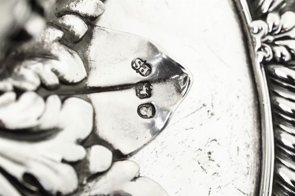 Importante coppia di legumiere. Londra, 1815. Argentiere Paul Storr (una presa del coperchio di epoca posteriore 1840-1850 ca.)  - Asta Argenti da collezione | Antichi - Associazione Nazionale - Case d'Asta italiane