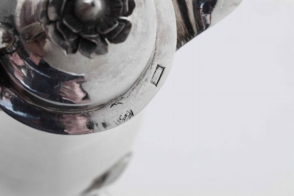 Caffettiera. Catania 1814. Marchio consolare S.M. 14 e marchio dell'argentiere MN (non identificato)  - Asta Argenti da collezione | Antichi - Associazione Nazionale - Case d'Asta italiane