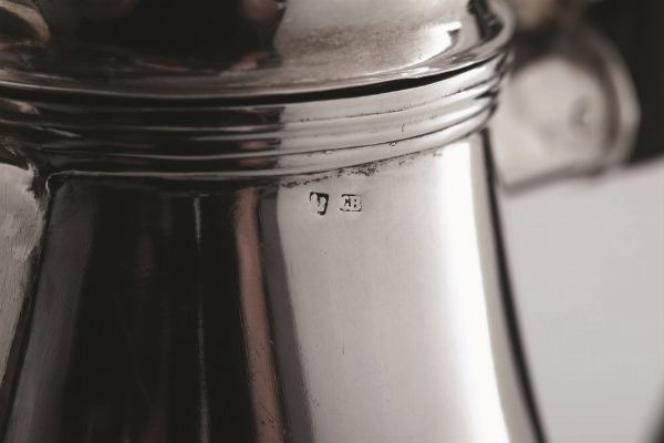 Caffettiera. Manifattura italiana del XX secolo (Firenze?)  - Asta Argenti da collezione | Antichi - Associazione Nazionale - Case d'Asta italiane