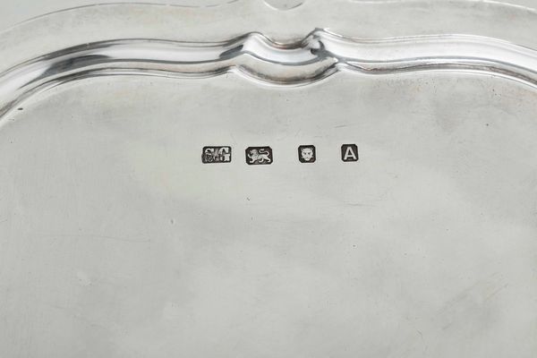 Salver. Londra, 1936. Argentiere Sebastian Henry Garrard  - Asta Argenti da collezione | Antichi - Associazione Nazionale - Case d'Asta italiane