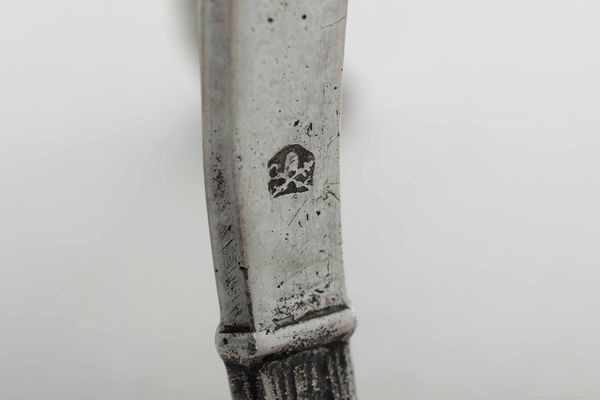 Caffettiera. Manifattura italiana del XIX-XX secolo. Marchi di garanzia dello Stato Pontificio (probabilmente non pertinenti)  - Asta Argenti da collezione | Antichi - Associazione Nazionale - Case d'Asta italiane