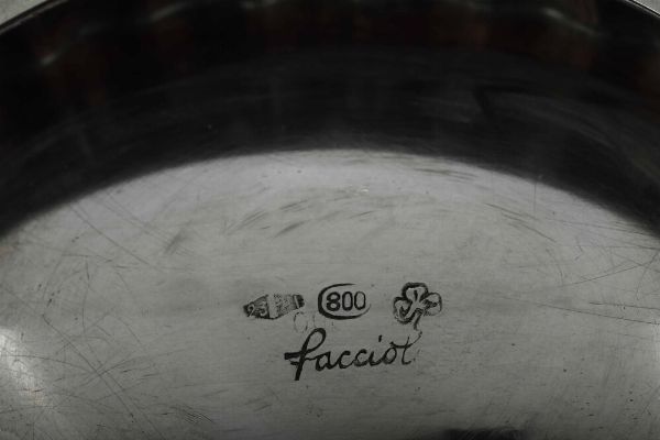 Servizio da t-caff dec. Argenteria artistica milanese, marchi con fascio littorio in uso da 1935 al 1945. Argentiere Luigi Genazzi per Faccioli  - Asta Argenti da collezione | Antichi - Associazione Nazionale - Case d'Asta italiane