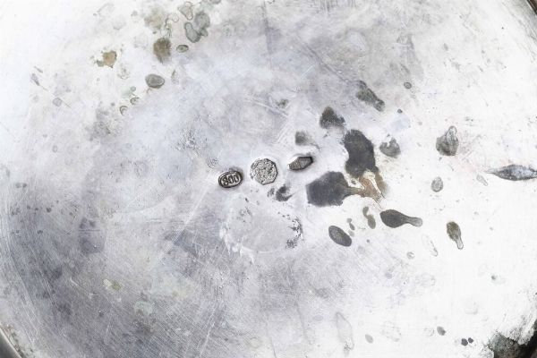 Importante centrotavola con presentoire. Argenteria artistica milanese. Marchi con fascio littorio in uso dal 1935 al 1945. Argentiere Fassi Arno  - Asta Argenti da collezione | Antichi - Associazione Nazionale - Case d'Asta italiane