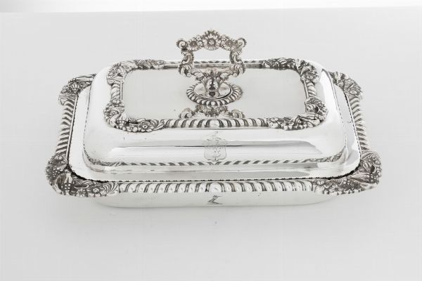 Coppia di legumiere. Dublino 1824, argentiere William Nelson  - Asta Argenti da collezione | Antichi - Associazione Nazionale - Case d'Asta italiane