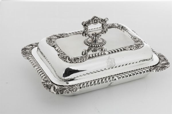 Coppia di legumiere. Dublino 1824, argentiere William Nelson  - Asta Argenti da collezione | Antichi - Associazione Nazionale - Case d'Asta italiane