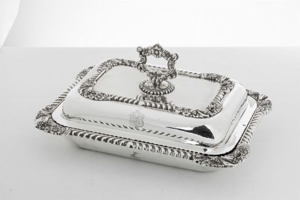 Coppia di legumiere. Dublino 1824, argentiere William Nelson  - Asta Argenti da collezione | Antichi - Associazione Nazionale - Case d'Asta italiane