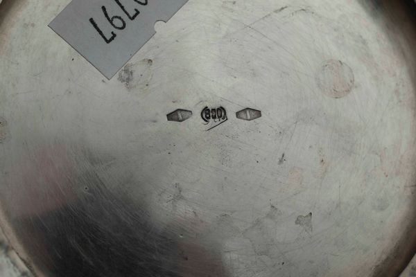 Servizio da t-caff e vassoio a specchio. Argenteria artistica milanese, marchio con Fascio Littorio in uso dal 1935 al 1945. Argentiere Achille Proserpio  - Asta Argenti da collezione | Antichi - Associazione Nazionale - Case d'Asta italiane