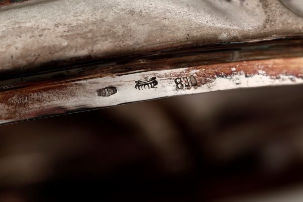 Zuppiera in argento fuso e cesellato. Argenteria artistica milanese del XX secolo. Bollo con fascio littorio in uso dal 1935 al 1945. Argentiere Malinverni  - Asta Argenti da collezione | Antichi - Associazione Nazionale - Case d'Asta italiane