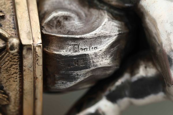 Quattro gruppi raffiguranti giochi tra putti. Argenteria artistica napoletana, prima met del XX secolo. Marchio con fascio littorio in uso dal 1935 al 1945. Argentiere Luigi Avolio. Firma incusa Avolio  - Asta Argenti da collezione | Antichi - Associazione Nazionale - Case d'Asta italiane