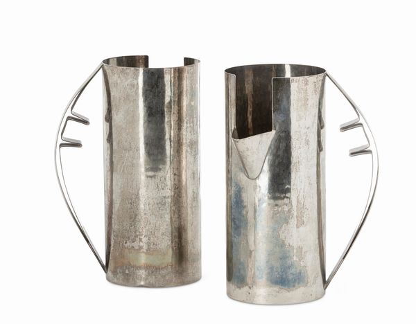 Due caraffe. Designer Carlo Scarpa per Cleto Munari. Produttore Rossi e Arcandi, Vicenza.<BR>Italia 1978 circa  - Asta Argenti da collezione | Antichi - Associazione Nazionale - Case d'Asta italiane