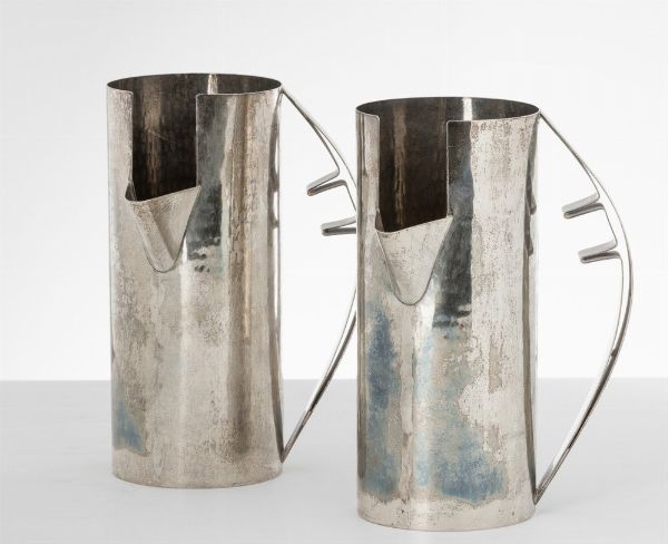 Due caraffe. Designer Carlo Scarpa per Cleto Munari. Produttore Rossi e Arcandi, Vicenza.<BR>Italia 1978 circa  - Asta Argenti da collezione | Antichi - Associazione Nazionale - Case d'Asta italiane