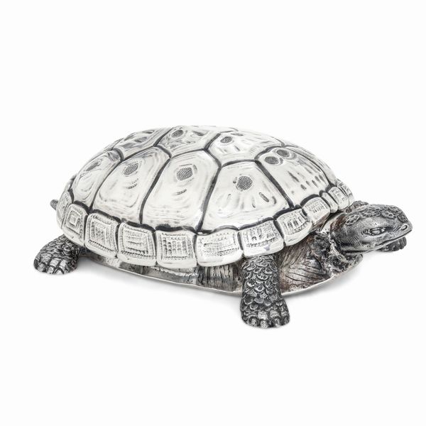 Scatola a forma di tartaruga. Argentiere Ilario Pradella, Milano per Maison Mario Buccellati. Italia XX secolo  - Asta Argenti da collezione | Antichi - Associazione Nazionale - Case d'Asta italiane