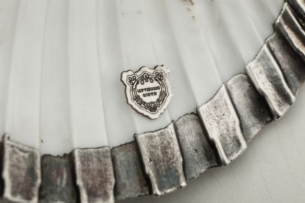 Due conchiglie rivestite in argento. Etichetta a scudo Mario Buccellati. Italia XX-XXI secolo  - Asta Argenti da collezione | Antichi - Associazione Nazionale - Case d'Asta italiane