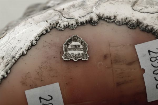 Conchiglia rivestita in argento. Etichetta a scudo Mario Buccellati. Italia XX-XXI secolo  - Asta Argenti da collezione | Antichi - Associazione Nazionale - Case d'Asta italiane