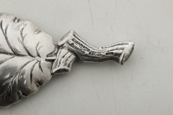 Sei cucchiai a foggia naturalistica. Argentiere Clementi, Bologna per Maison Gianmaria Buccellati. Italia XX-XXI secolo  - Asta Argenti da collezione | Antichi - Associazione Nazionale - Case d'Asta italiane