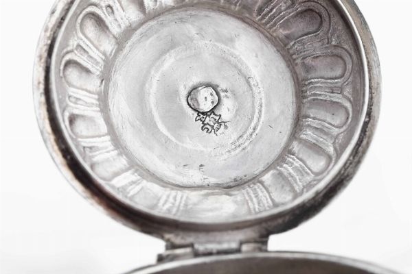 Egoiste. Francia XVIII secolo. Marchio del maestro argentiere ICR con candeliere sormontato da corona (non identificato)  - Asta Argenti da collezione | Antichi - Associazione Nazionale - Case d'Asta italiane