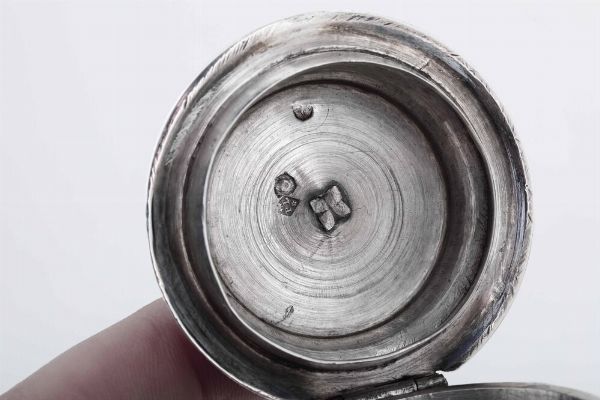 Egoiste. Parigi, inizi del XIX secolo. Maestro argentiere Pierre Leplain (...1798...)  - Asta Argenti da collezione | Antichi - Associazione Nazionale - Case d'Asta italiane