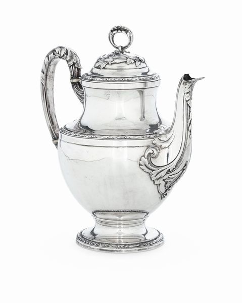 Caffettiera. Francia, XIX-XX secolo. Argentiere Eugne Lefevre (Parigi 1896-1910). Marchi francesi di esportazione e in uso dal 1878. Sul fondello incusso marchio F. Chiappe  - Asta Argenti da collezione | Antichi - Associazione Nazionale - Case d'Asta italiane