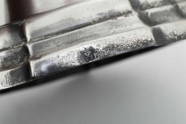 Coppia di candelieri. Germania, seconda met del XVIII secolo. Marchi dell'argentiere MT entro rettangolo e marchio camerale consunto di difficile lettura  - Asta Argenti da collezione | Antichi - Associazione Nazionale - Case d'Asta italiane