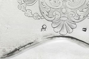 Bacile. Malta XVIII secolo. Marchio dell'assaggiatore Manuel Pinto (1741-1773) e dell'argentiere FA (non identificato)  - Asta Argenti da collezione | Antichi - Associazione Nazionale - Case d'Asta italiane