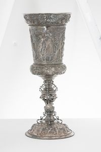 Coppa. Manifattura europea del XX secolo (Hanau ?). Marchi di fantasia ad imitazione dell'argenteria antica  - Asta Argenti da collezione | Antichi - Associazione Nazionale - Case d'Asta italiane