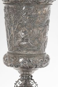 Coppa. Manifattura europea del XX secolo (Hanau ?). Marchi di fantasia ad imitazione dell'argenteria antica  - Asta Argenti da collezione | Antichi - Associazione Nazionale - Case d'Asta italiane