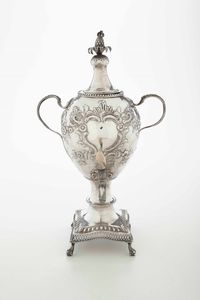 Samovar in argento fuso, sbalzato e cesellato. Inghilterra, marchio per la citt di Londra per l'anno 1763-63. Probabilmente orafo Henry Miller  - Asta Argenti da collezione | Antichi - Associazione Nazionale - Case d'Asta italiane