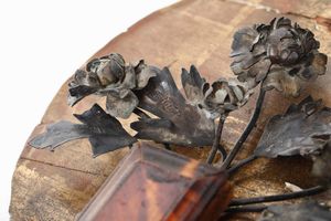 Importante crocifisso entro teca in legno intagliato e dorato. Palermo 1765. Marchi del Console Gaspare Leone e dellargentiere G.R. (non identificato)  - Asta Argenti da collezione | Antichi - Associazione Nazionale - Case d'Asta italiane