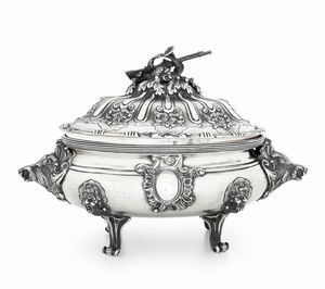 Importante zuppiera. Torino, seconda met del XVIII secolo. Assaggiatore Carlo Mica (1759-1787), contrassaggiatore Giovan Battista Carron (1753-1778)  - Asta Argenti da collezione | Antichi - Associazione Nazionale - Case d'Asta italiane