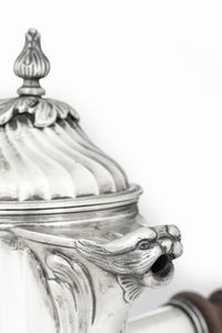 Caffettiera. Torino XVIII secolo. Marchio dell'assaggiatore parziale, probabilmente Carlo Micha (1739-1783). Marchio dell'argentiere consunto di difficile lettura  - Asta Argenti da collezione | Antichi - Associazione Nazionale - Case d'Asta italiane