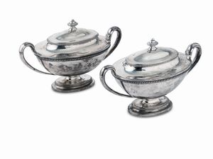 Coppia di zuppiere. Argento fuso e sagomato. Una con bollo della citt di Londra per l'anno 1779 e una per l'anno 1778. Argentieri John Wakelin & Wm. Taylor  - Asta Argenti da collezione | Antichi - Associazione Nazionale - Case d'Asta italiane