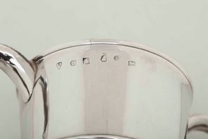 Coppa biansata. Argento fuso, sbalzato e cesellato. Newcastle 1797. Marchio dellargentiere parziale, possibile John Robertson I  - Asta Argenti da collezione | Antichi - Associazione Nazionale - Case d'Asta italiane