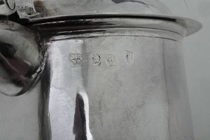 Tankard. Marchio della citt di Londra per l'anno 1716 e marchio dell'argentiere (consunto di difficile lettura)  - Asta Argenti da collezione | Antichi - Associazione Nazionale - Case d'Asta italiane