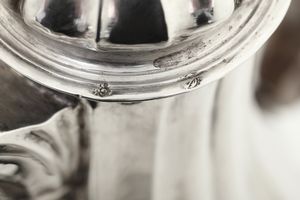 Caffettiera. Verona, seconda met del XVIII secolo. Marchio dell'argentiere C B V entro foglia stilizzata (documentato ma non identificato)  - Asta Argenti da collezione | Antichi - Associazione Nazionale - Case d'Asta italiane