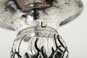 Candelabro a cinque luci. Napoli, prima met del XIX secolo. Marchio dell'assaggiatore Paolo De Blasio per gli anni 1832-1835 (marchio dell'argentiere consunto di difficile lettura)  - Asta Argenti da collezione | Antichi - Associazione Nazionale - Case d'Asta italiane