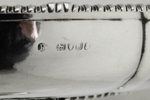 Importante coppia di legumiere. Londra, 1815. Argentiere Paul Storr (una presa del coperchio di epoca posteriore 1840-1850 ca.)  - Asta Argenti da collezione | Antichi - Associazione Nazionale - Case d'Asta italiane