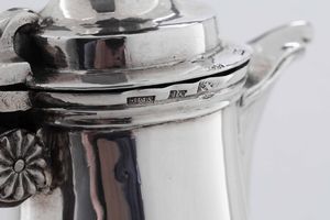 Caffettiera. Catania 1814. Marchio consolare S.M. 14 e marchio dell'argentiere MN (non identificato)  - Asta Argenti da collezione | Antichi - Associazione Nazionale - Case d'Asta italiane