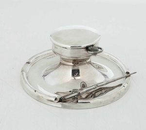 Calamaio con orologio. Birmingham 1913. Marchio dell'argentiere consunto (porta pennino non pertinente Italia XX secolo)  - Asta Argenti da collezione | Antichi - Associazione Nazionale - Case d'Asta italiane