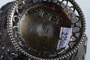 Servizio da t e caff in argento fuso, sbalzato, traforato e cesellato. Olanda XX secolo  - Asta Argenti da collezione | Antichi - Associazione Nazionale - Case d'Asta italiane