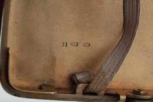 Insieme di scatole e portasigarette. Differenti manifatture europee del XX secolo<BR>misure scatoletta pi grande: H 6,5 cm; L 10,5 cm; P 7cm.  - Asta Argenti da collezione | Antichi - Associazione Nazionale - Case d'Asta italiane