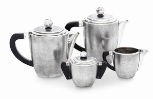 Servizio da t e caff dec. Argenteria artistica milanese del XX secolo. Bollo con fascio littorio in uso dal 1925 al 1945. Argentiere non identificato.  - Asta Argenti da collezione | Antichi - Associazione Nazionale - Case d'Asta italiane