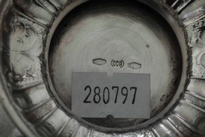 Servizio da t-caff e vassoio a specchio. Argenteria artistica milanese, marchio con Fascio Littorio in uso dal 1935 al 1945. Argentiere Achille Proserpio  - Asta Argenti da collezione | Antichi - Associazione Nazionale - Case d'Asta italiane