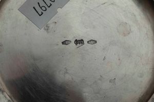 Servizio da t-caff e vassoio a specchio. Argenteria artistica milanese, marchio con Fascio Littorio in uso dal 1935 al 1945. Argentiere Achille Proserpio  - Asta Argenti da collezione | Antichi - Associazione Nazionale - Case d'Asta italiane