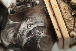 Quattro gruppi raffiguranti giochi tra putti. Argenteria artistica napoletana, prima met del XX secolo. Marchio con fascio littorio in uso dal 1935 al 1945. Argentiere Luigi Avolio. Firma incusa Avolio  - Asta Argenti da collezione | Antichi - Associazione Nazionale - Case d'Asta italiane