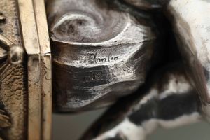 Quattro gruppi raffiguranti giochi tra putti. Argenteria artistica napoletana, prima met del XX secolo. Marchio con fascio littorio in uso dal 1935 al 1945. Argentiere Luigi Avolio. Firma incusa Avolio  - Asta Argenti da collezione | Antichi - Associazione Nazionale - Case d'Asta italiane